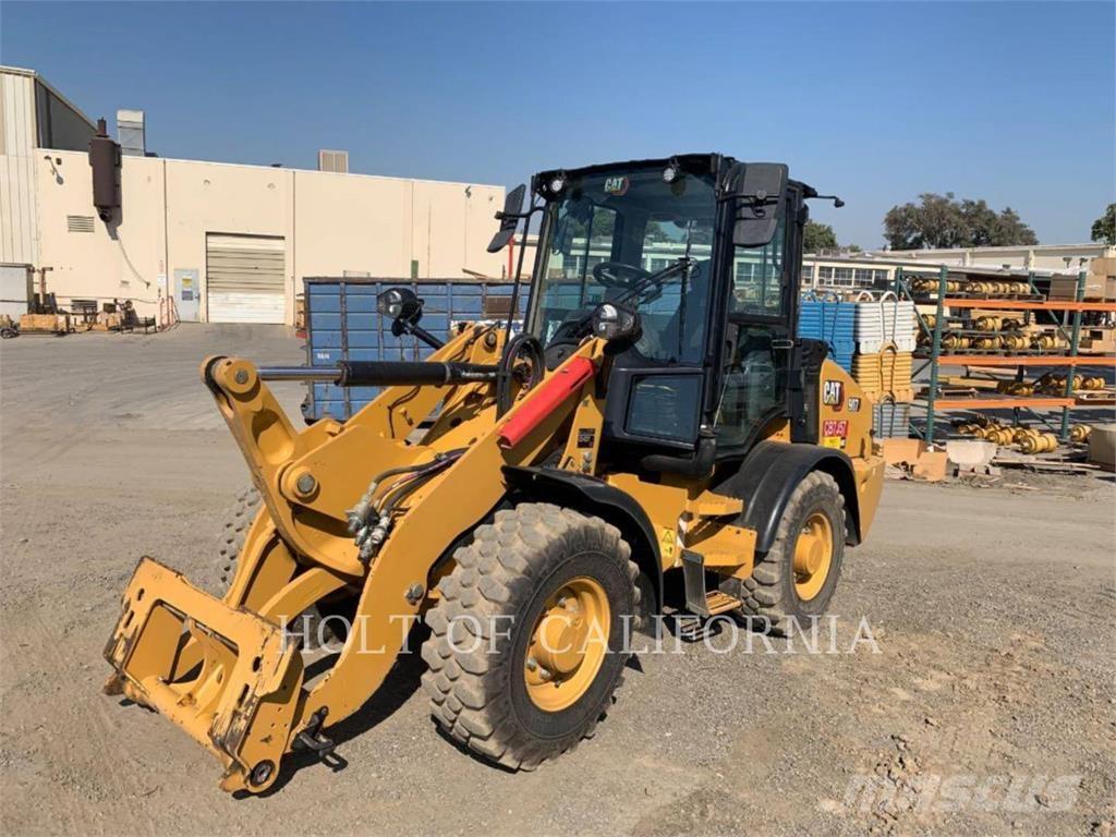 CAT 907 Pyöräkuormaajat