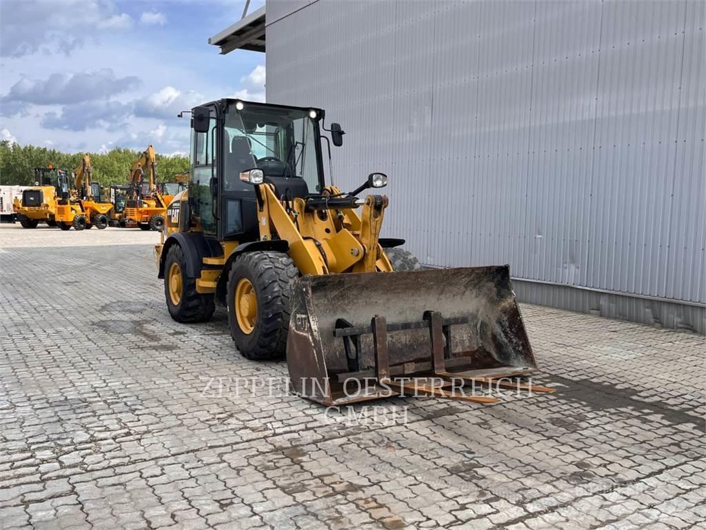 CAT 907M Pyöräkuormaajat