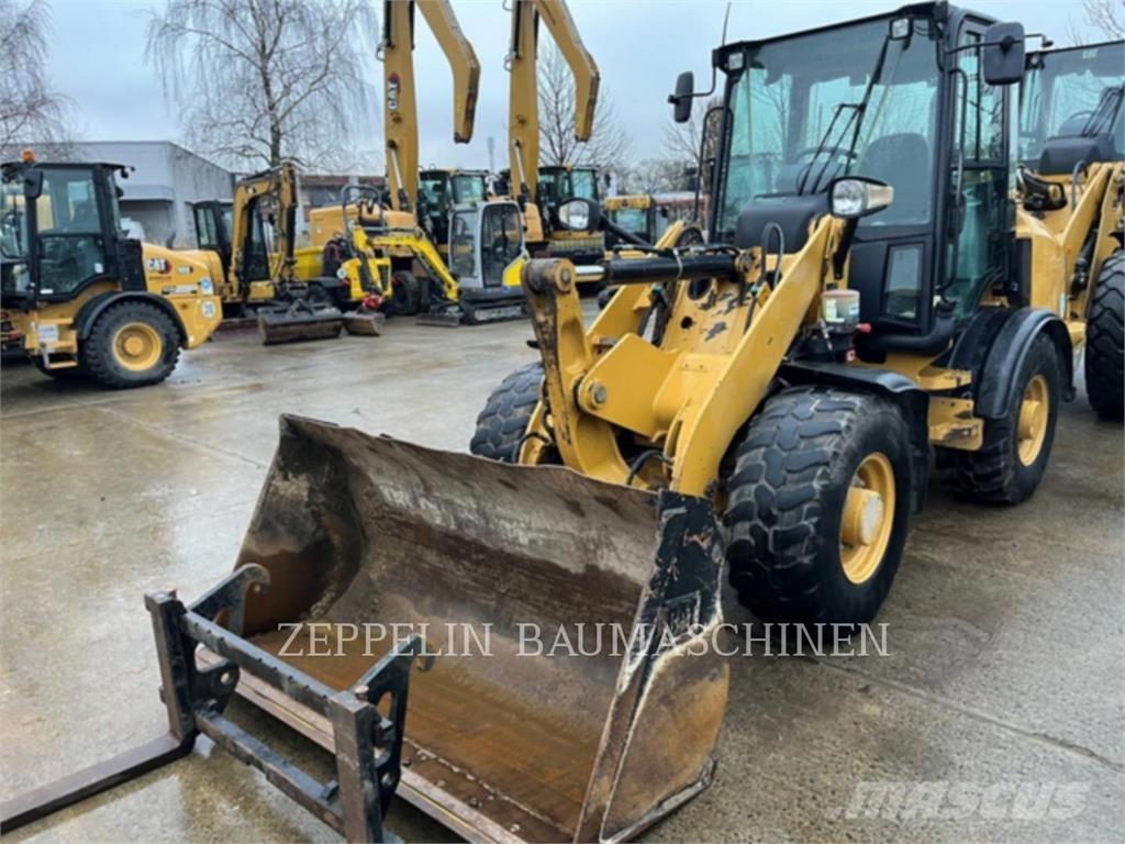 CAT 907M Pyöräkuormaajat