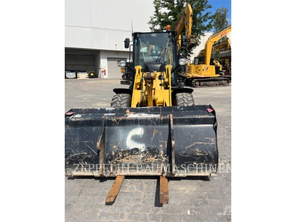 CAT 907M Pyöräkuormaajat