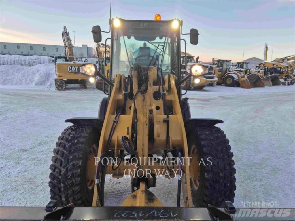 CAT 908M Pyöräkuormaajat