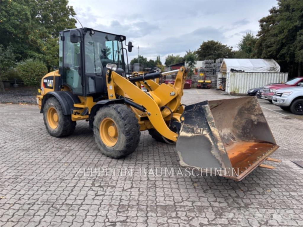 CAT 908M Pyöräkuormaajat