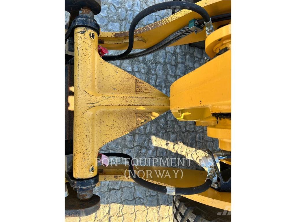 CAT 908M Pyöräkuormaajat