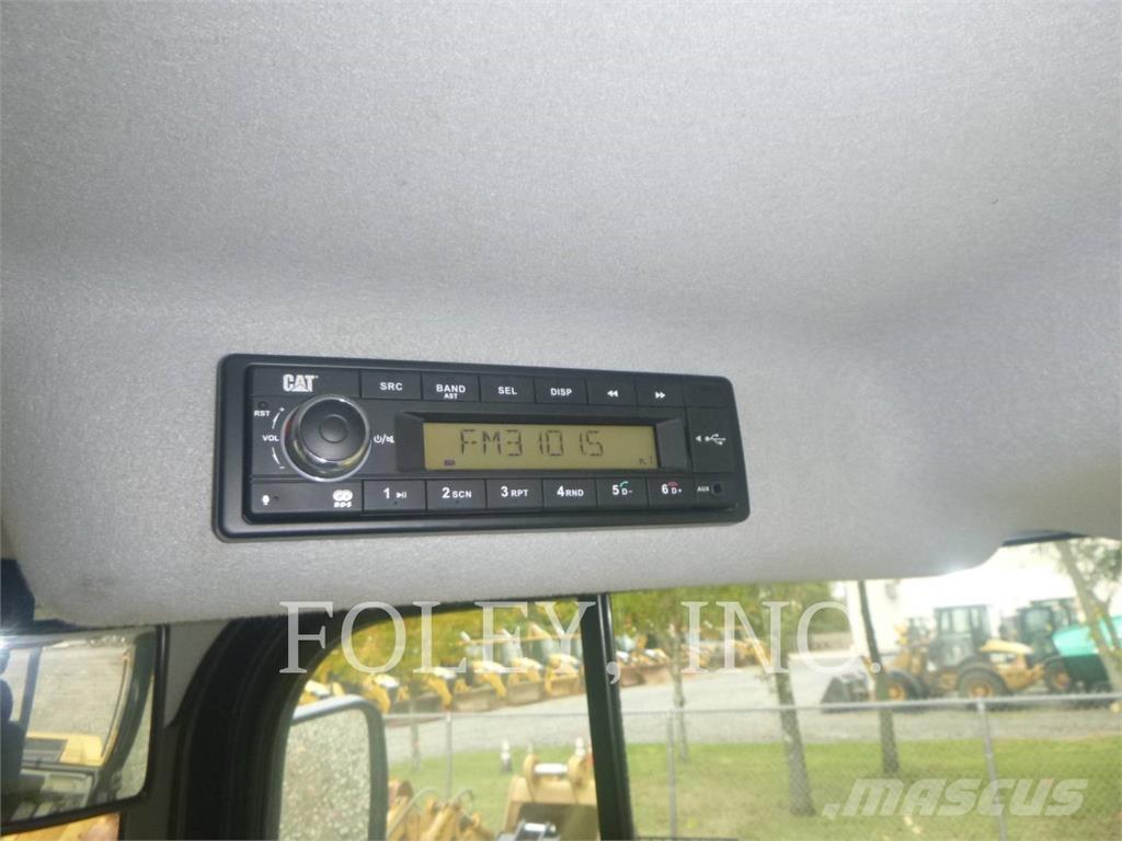 CAT 908M Pyöräkuormaajat