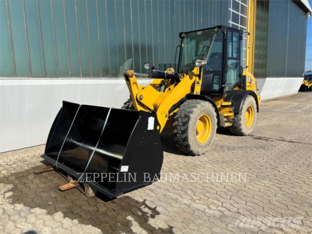 CAT 908M Pyöräkuormaajat