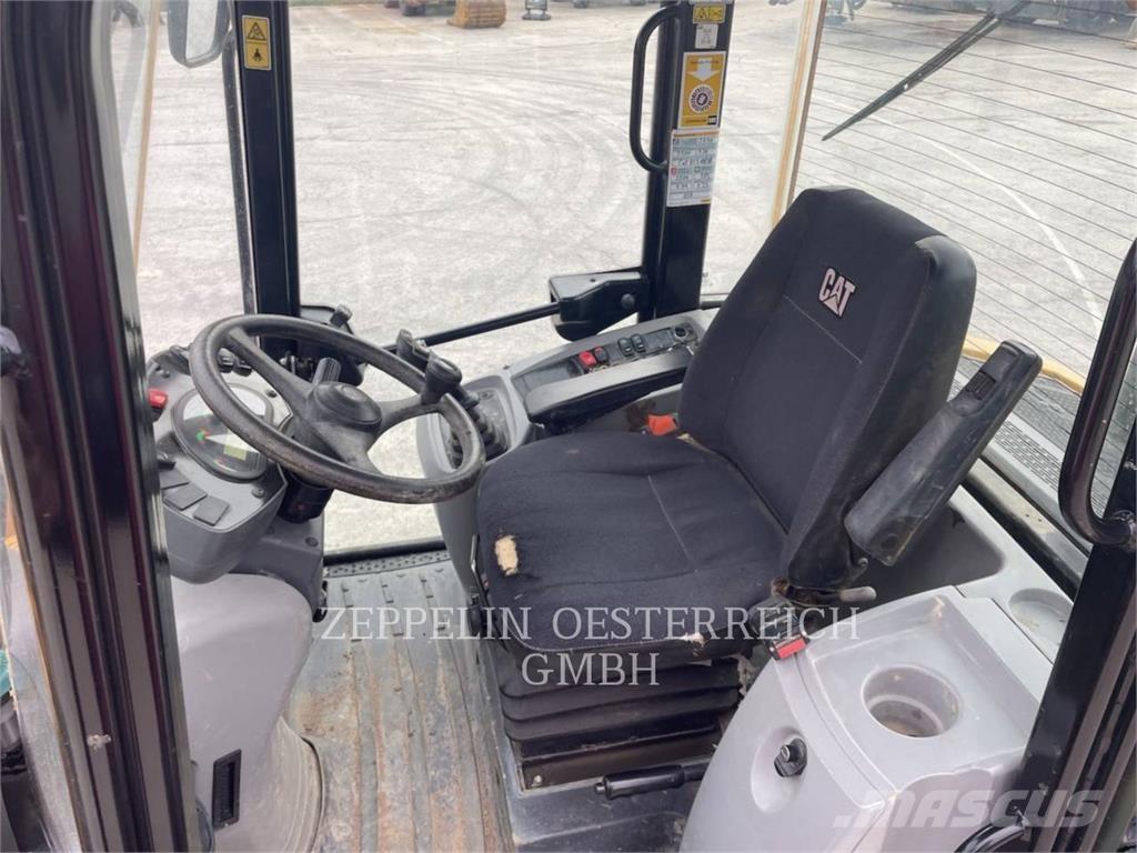 CAT 908M Pyöräkuormaajat