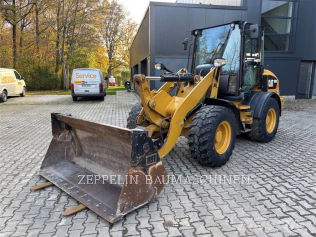 CAT 908M Pyöräkuormaajat