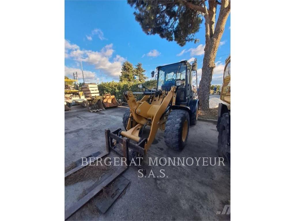 CAT 908M Pyöräkuormaajat