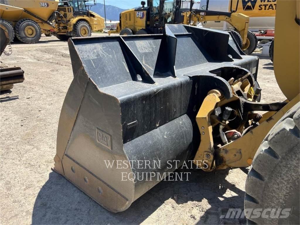 CAT 930M Pyöräkuormaajat
