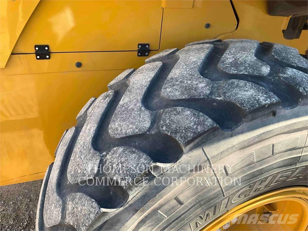 CAT 930M Pyöräkuormaajat