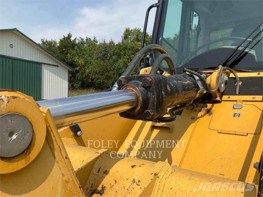 CAT 953D Telakuormaajat