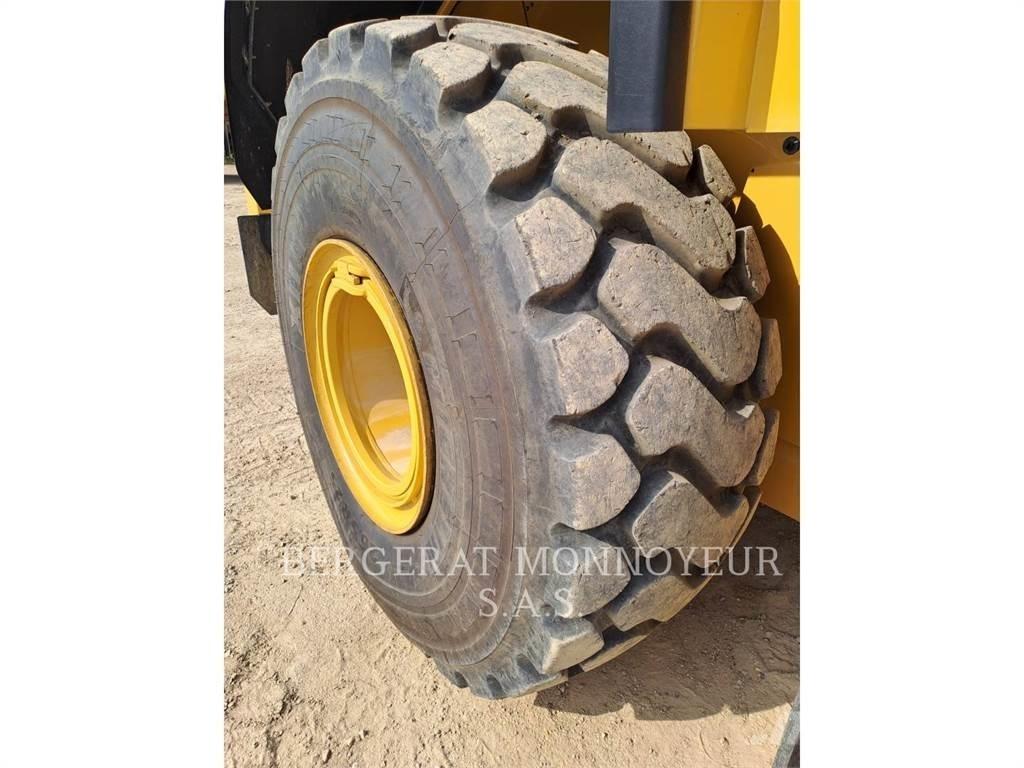 CAT 966 Pyöräkuormaajat