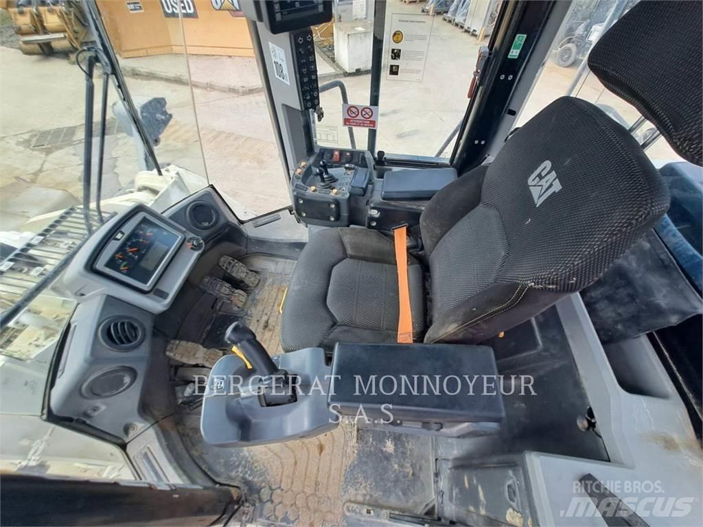 CAT 966M Pyöräkuormaajat