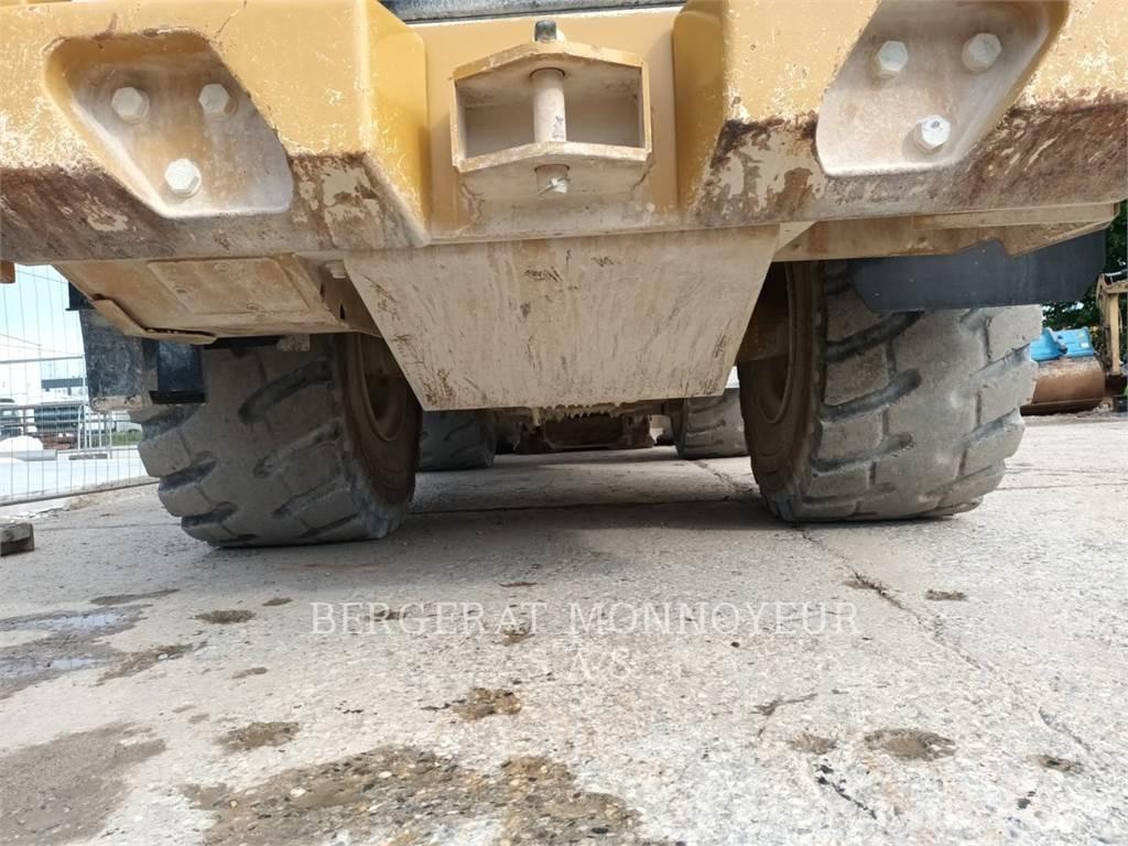 CAT 966M Pyöräkuormaajat