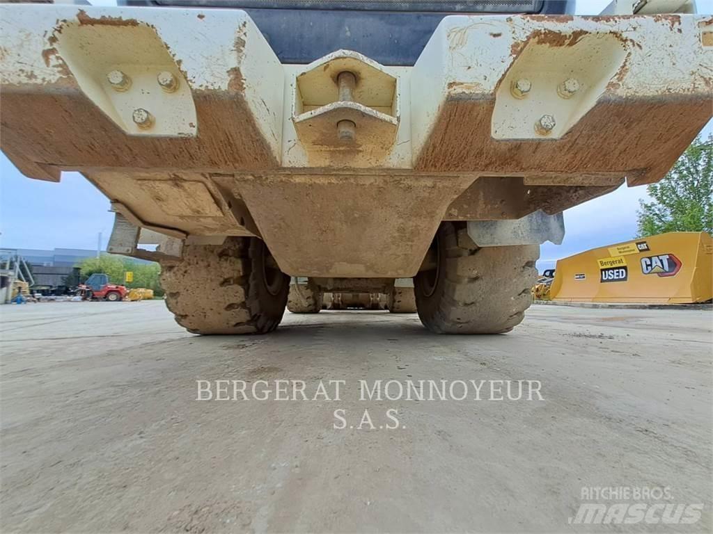 CAT 966M Pyöräkuormaajat