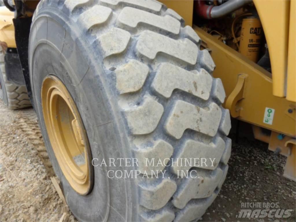 CAT 966M Pyöräkuormaajat