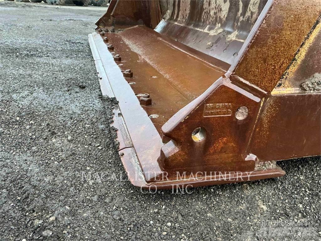 CAT 966M Pyöräkuormaajat