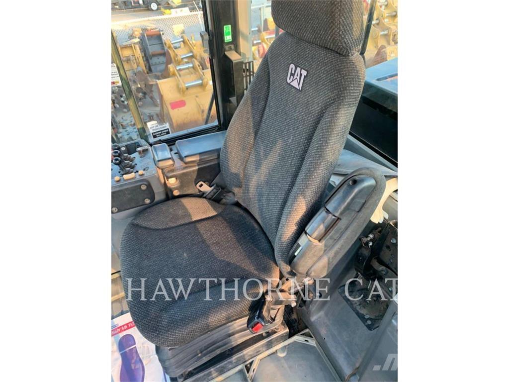 CAT 966M Pyöräkuormaajat