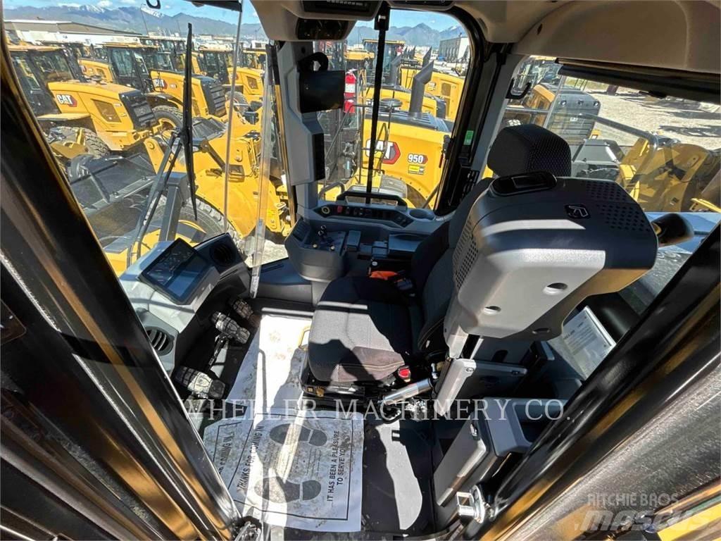 CAT 982 Pyöräkuormaajat