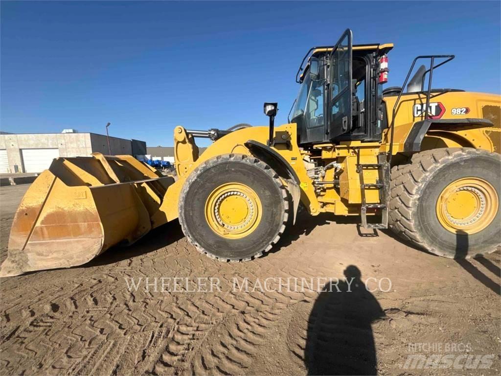 CAT 982 Pyöräkuormaajat