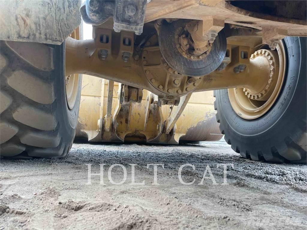 CAT 982M Pyöräkuormaajat