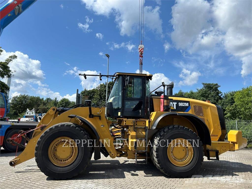 CAT 982M Pyöräkuormaajat