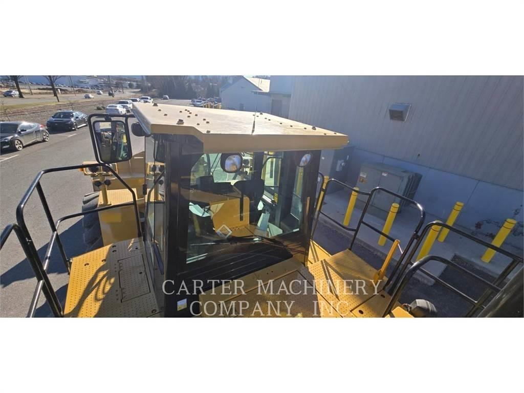 CAT 988H RBLD Pyöräkuormaajat