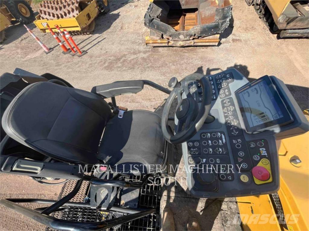 CAT AP555 Asfalttikoneet