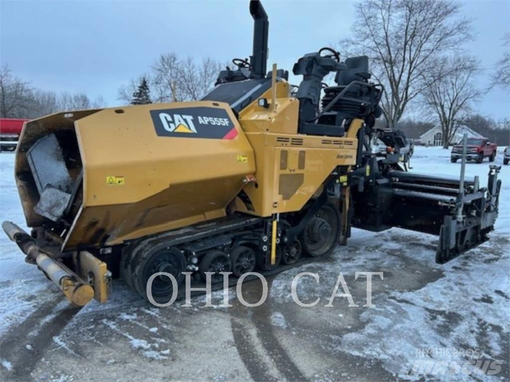 CAT AP555F Bitumin levittäjät
