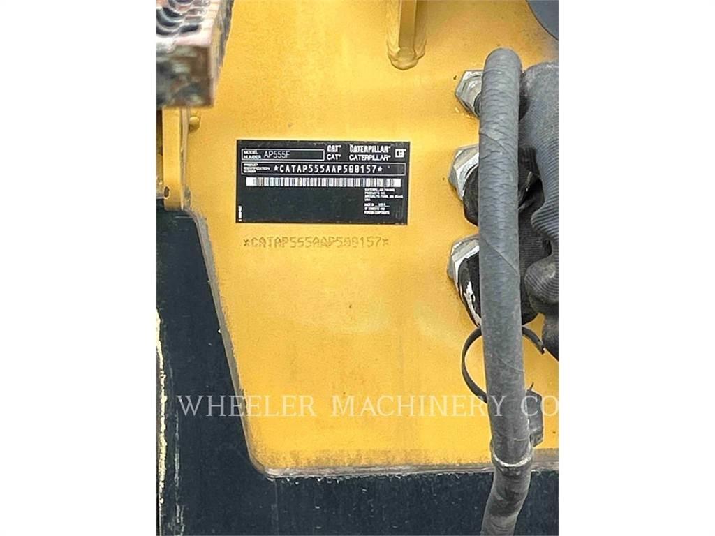 CAT AP555F Asfalttikoneet