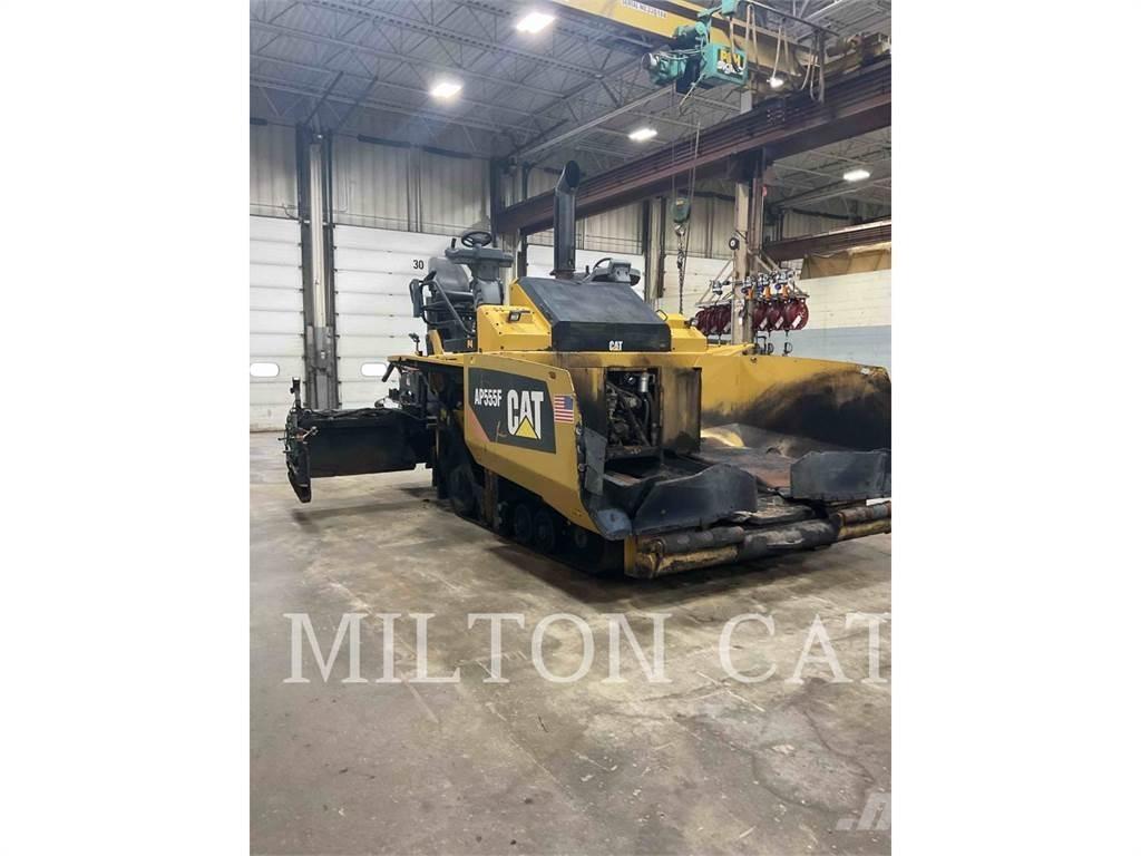 CAT AP555F Asfalttikoneet