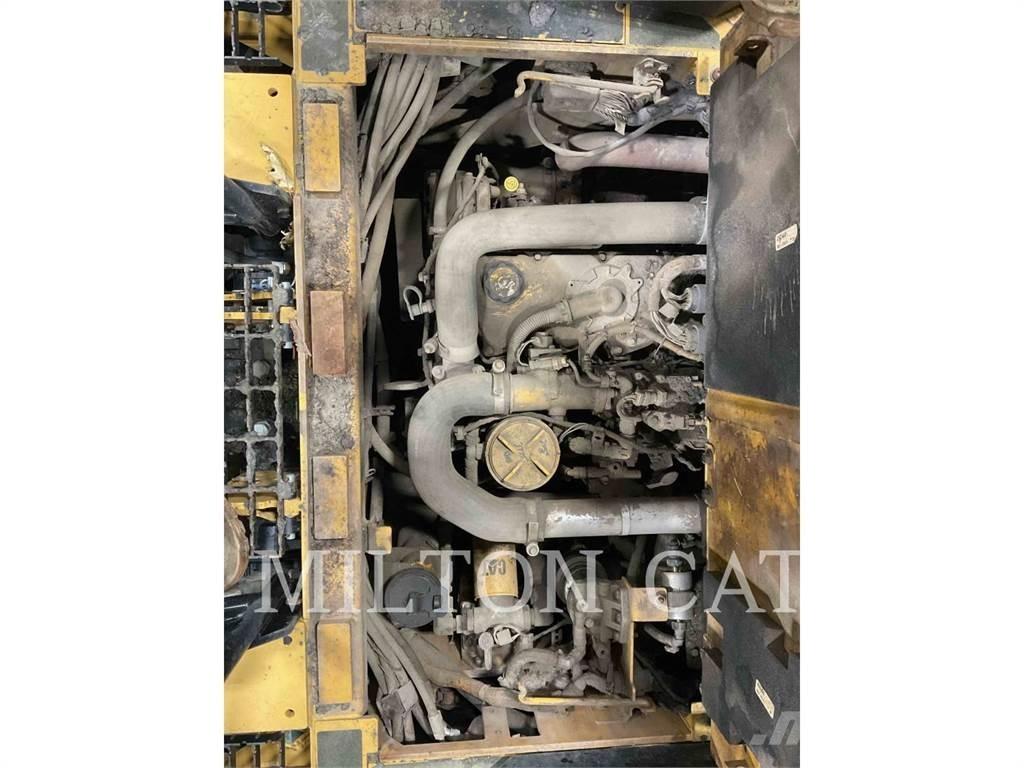 CAT AP555F Asfalttikoneet