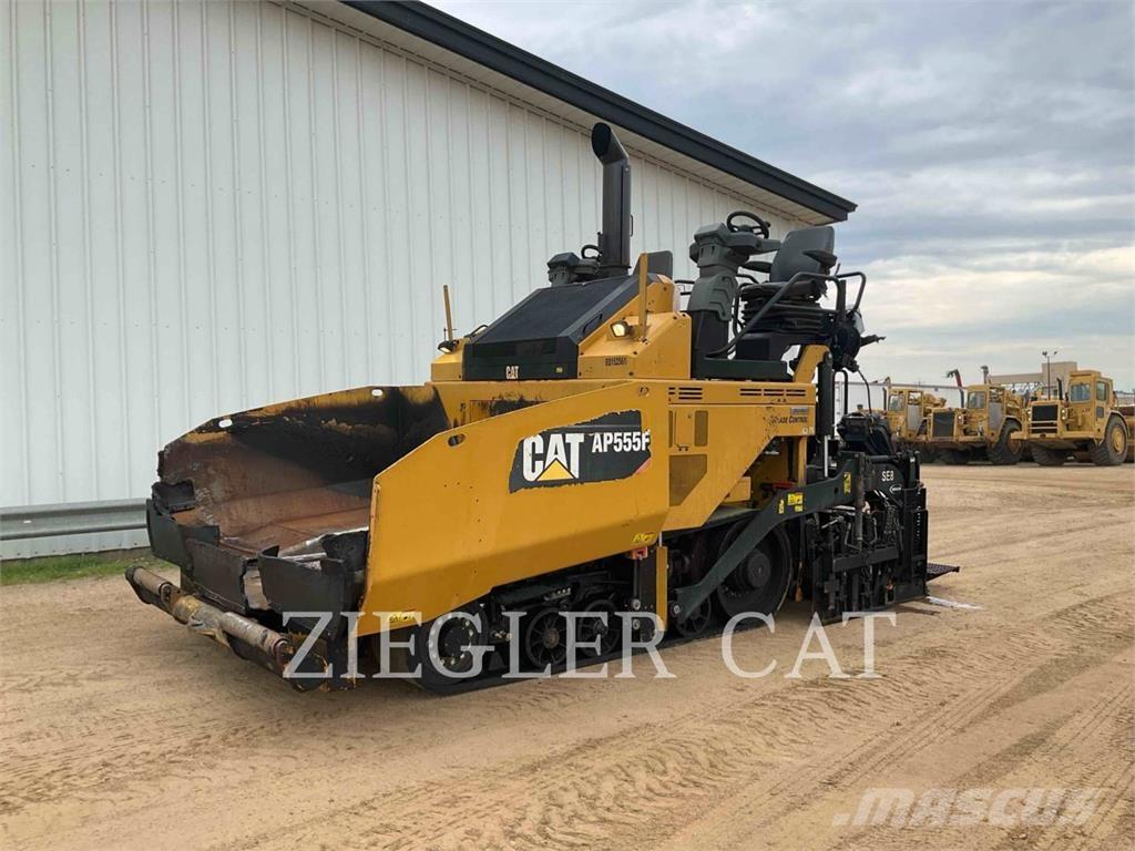 CAT AP555F Asfalttikoneet