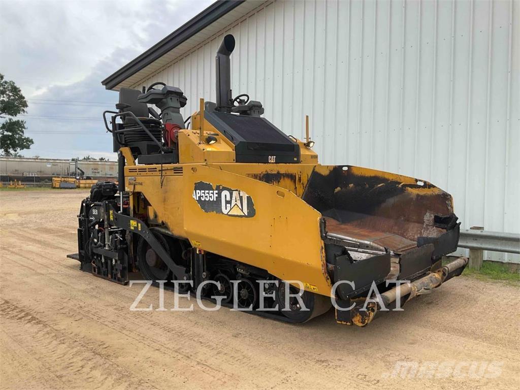 CAT AP555F Asfalttikoneet