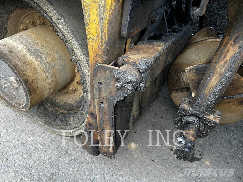 CAT AP655F Asfalttikoneet