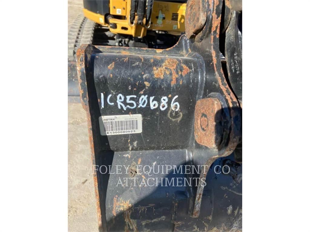 CAT BK302P24 Telakaivukoneet
