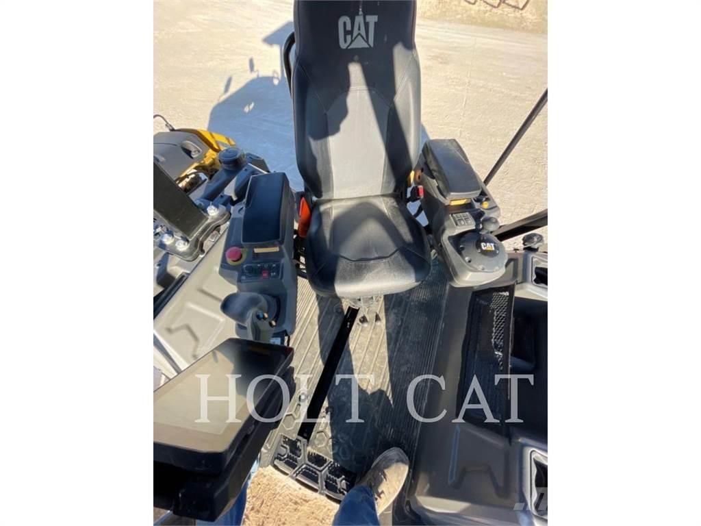 CAT CB7 Yksivalssijyrät