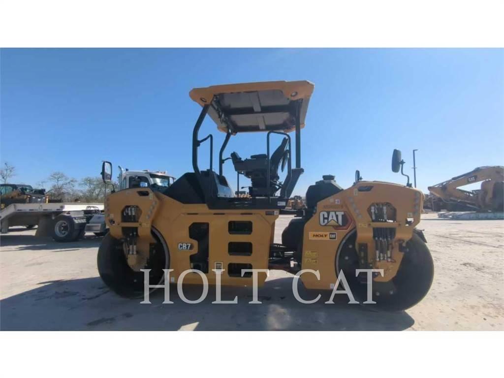 CAT CB7 Yksivalssijyrät