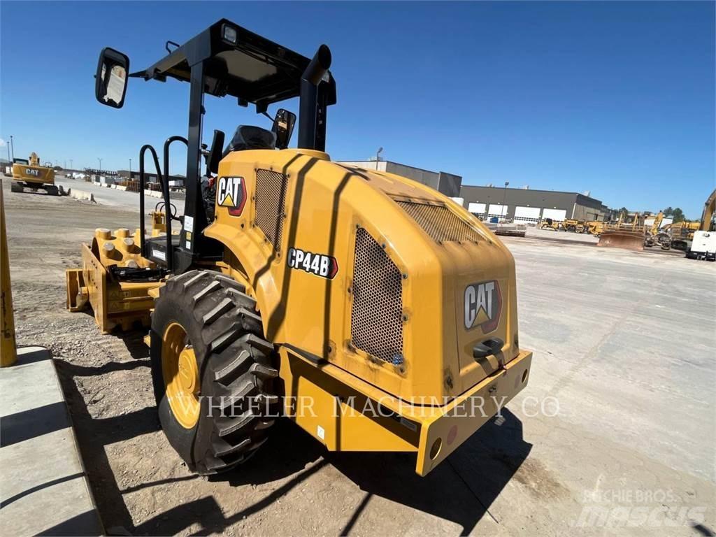 CAT CP44B Yksivalssijyrät
