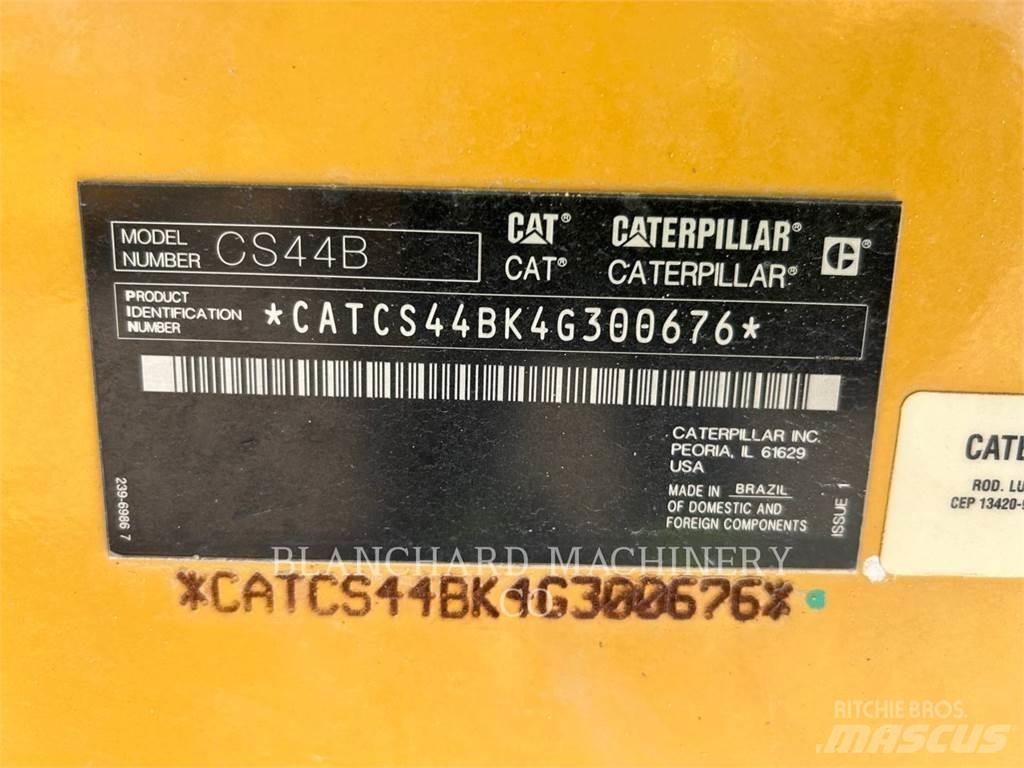 CAT CS44 Yksivalssijyrät