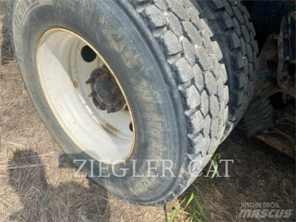 CAT CT681 Muut kuorma-autot