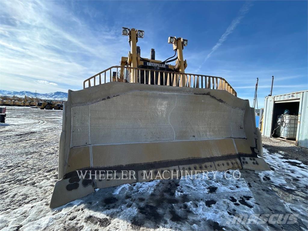 CAT D10T Telaketjupuskutraktorit