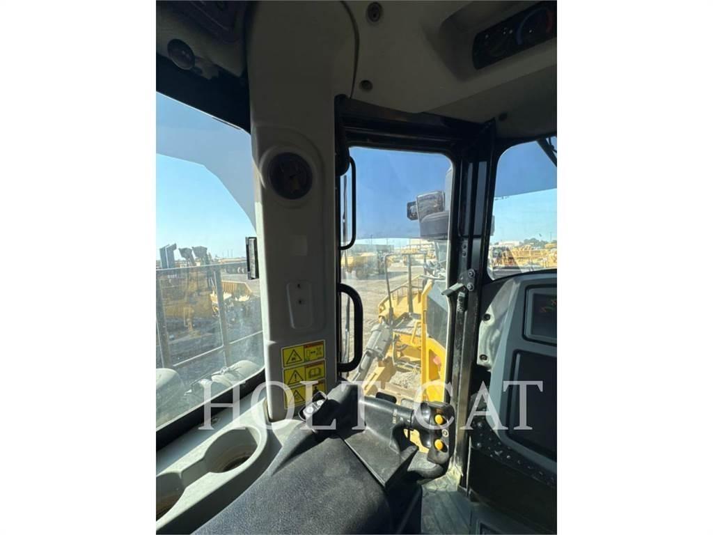 CAT D10T Telaketjupuskutraktorit