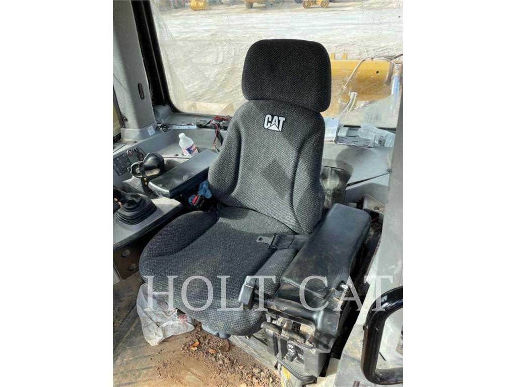 CAT D10T Telaketjupuskutraktorit