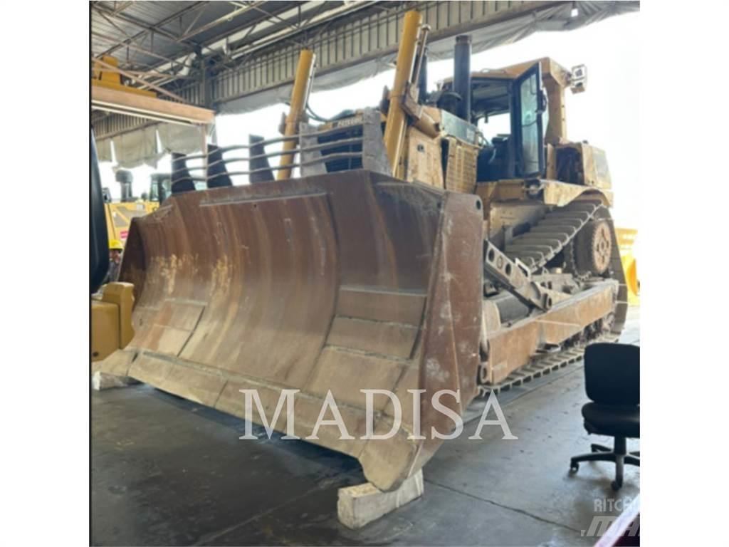 CAT D10T Telaketjupuskutraktorit