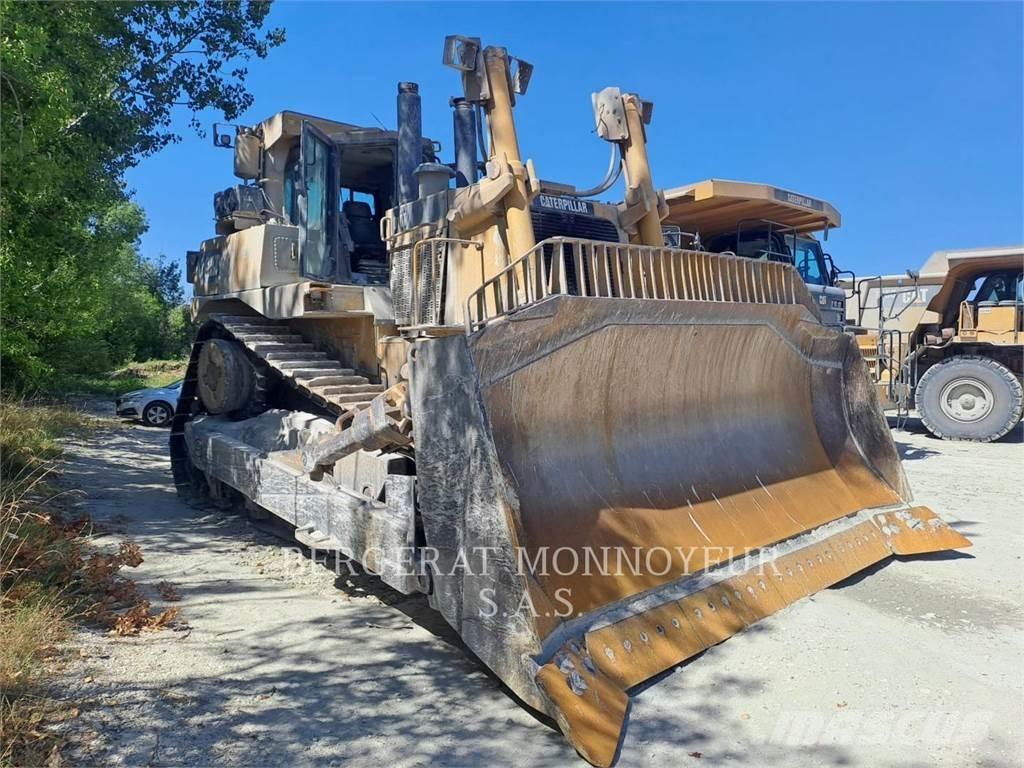 CAT D10T Telaketjupuskutraktorit