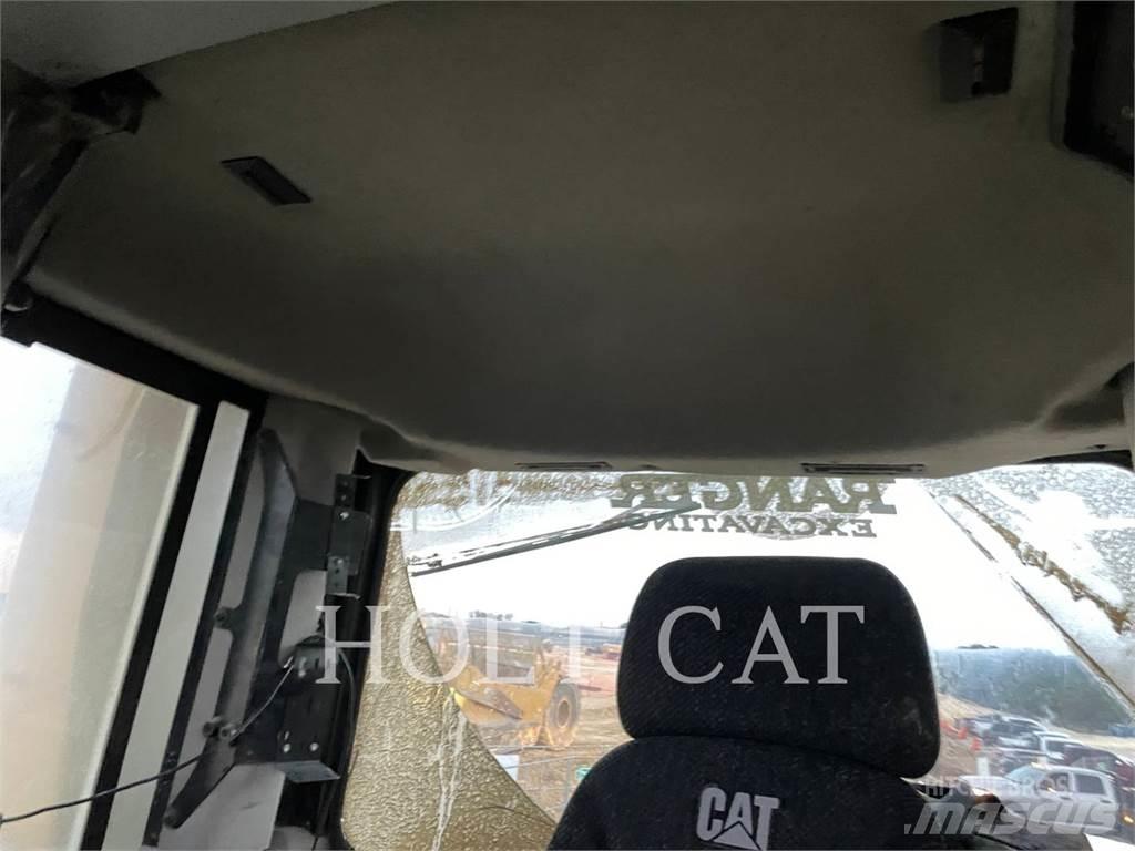 CAT D10T2 Telaketjupuskutraktorit