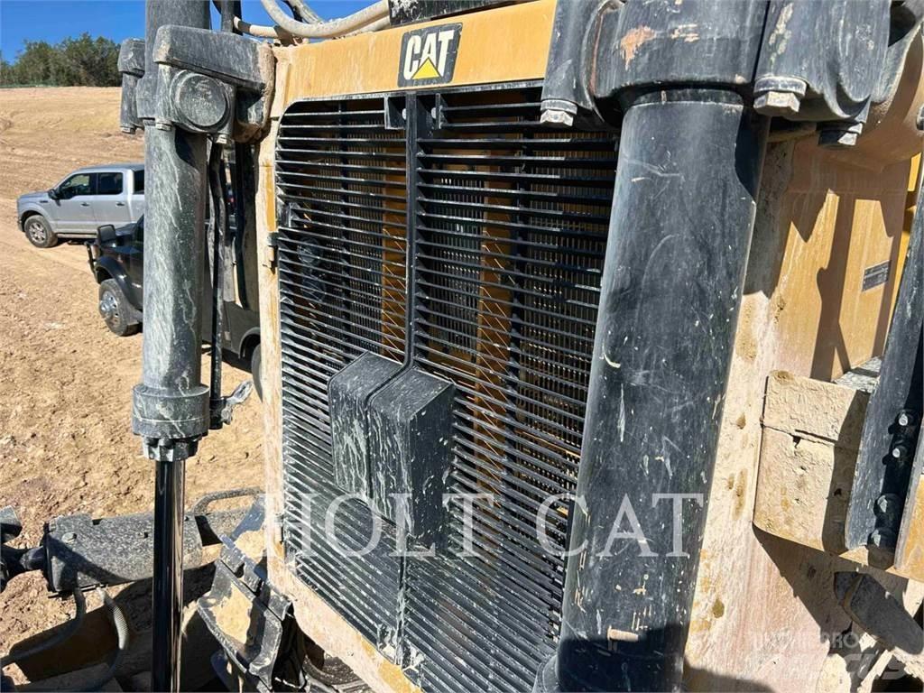 CAT D10T2 Telaketjupuskutraktorit