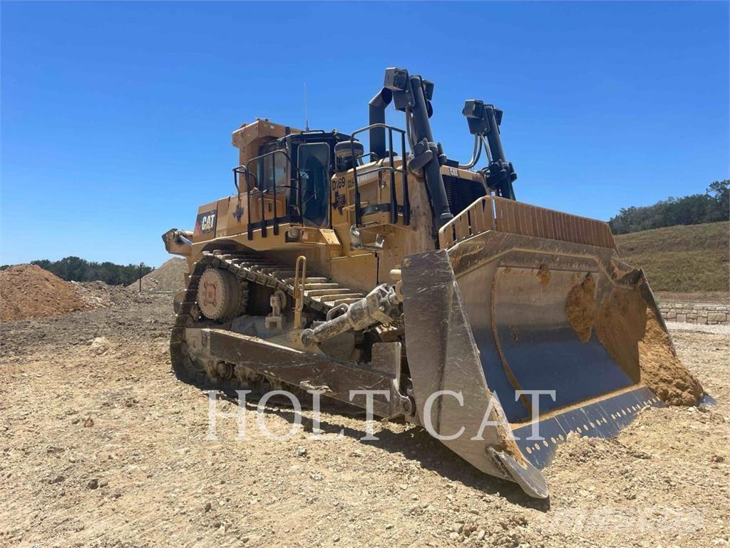 CAT D10T2 Telaketjupuskutraktorit