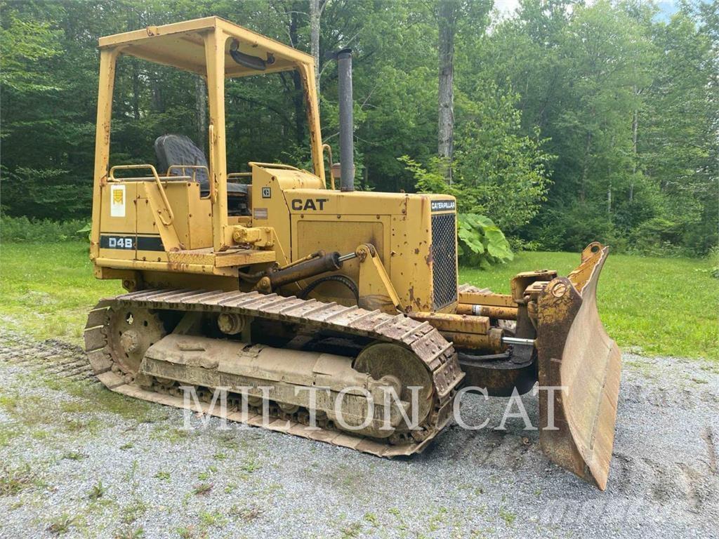 CAT D3B Telaketjupuskutraktorit